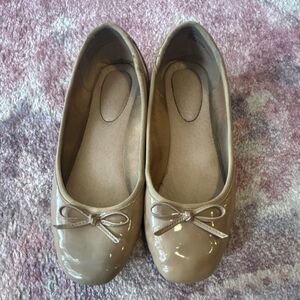 LENNON Beige Patent Leather Bow Ballet Flats Women's US 6.5 Slip-On Casual